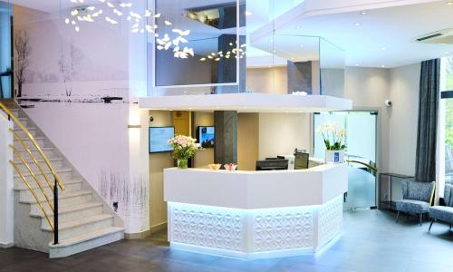 Best Western Plus Hotel Carlton - photo 2