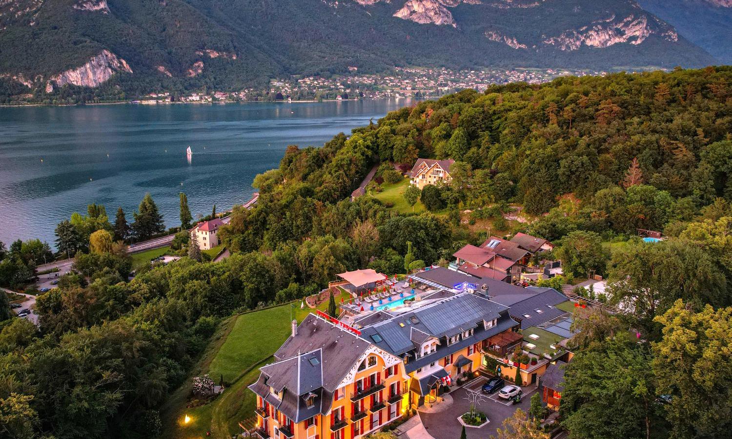 Photo Les Trésoms Lake and Spa Resort